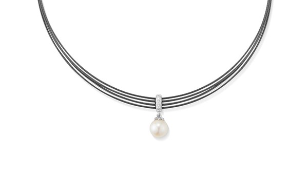 Elegant, Punchy Pearl Necklace